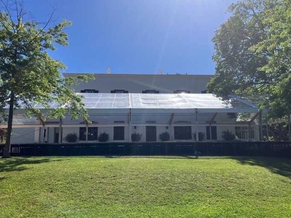 Large-scale commercial roof installation