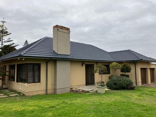 Residential home with a maintained tiled roof
